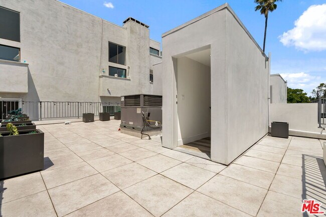 Building Photo - 621 Huntley Dr