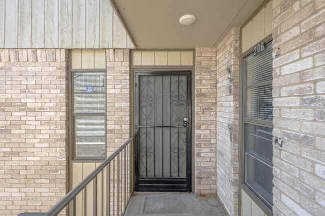 Building Photo - 100 Hillside Rd