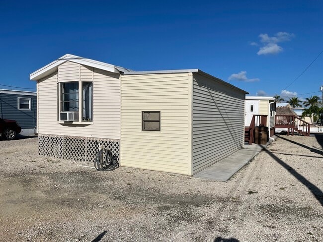 Building Photo - Pine Channel Home
