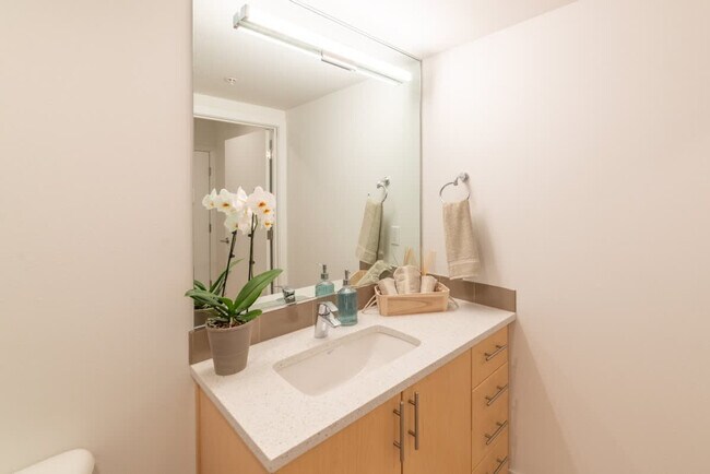 Building Photo - 750 11th Ave E