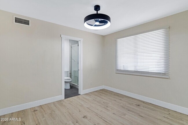 Building Photo - 3921 S Kenneth Pl