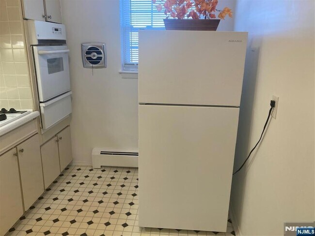 Building Photo - 1251 Valley Rd