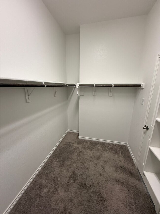 Building Photo - Charming 1-Story 4 Bedroom 2 Bathroom in Little Elm, TX