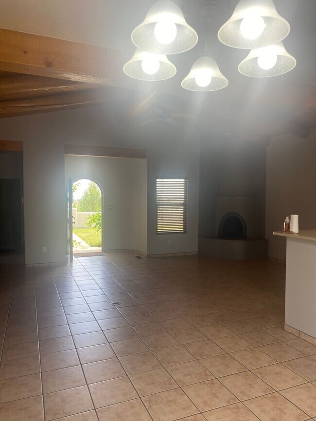 Building Photo - Beautiful home located in rio rancho