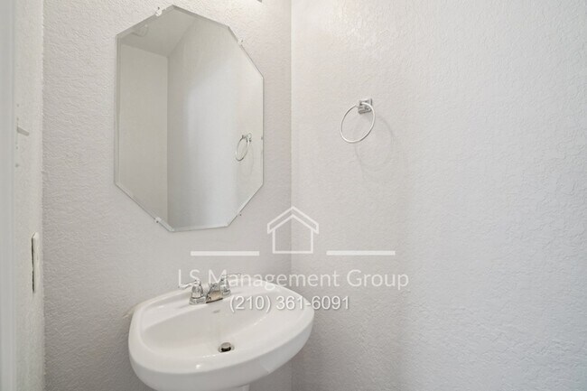 Building Photo - 6018 Upland View