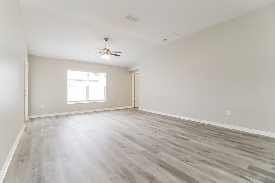 Building Photo - 320 Bella Rosa Cir