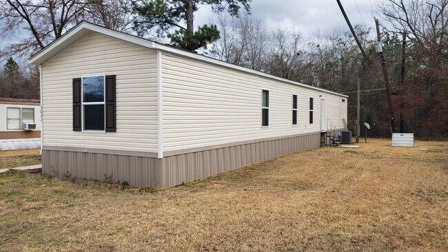 Building Photo - Very nice 3 bedroom/2 bath mobile home in Willow Oak Mobile Home Park in Keithville!
