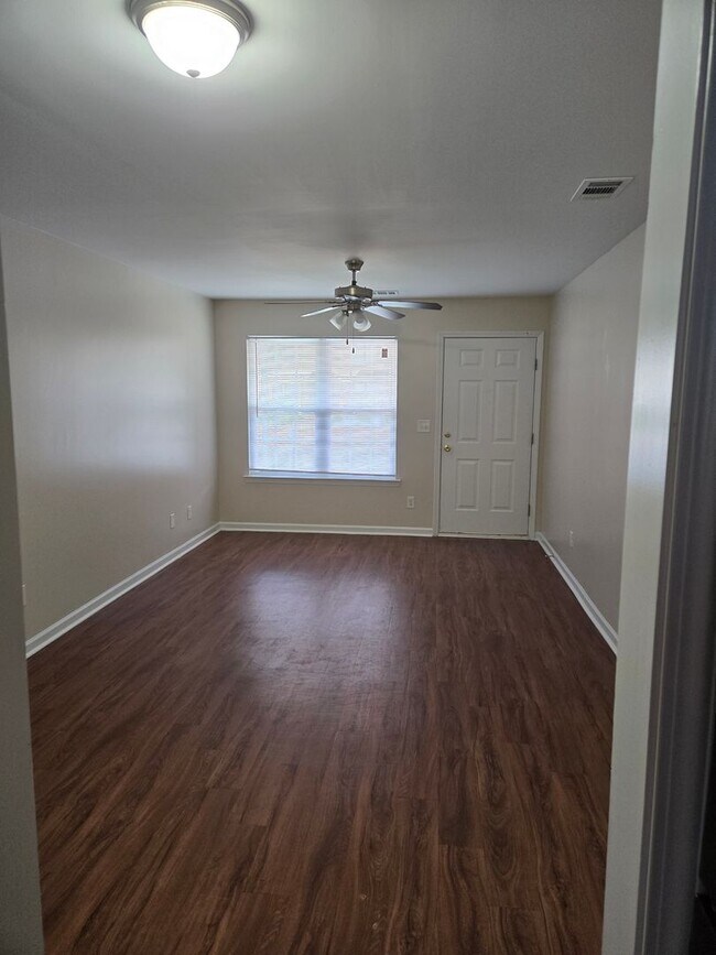 Building Photo - Woodcrest Knolls 210-212