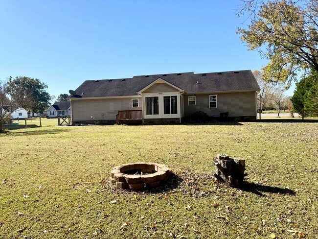 Building Photo - 200 Dramtree Dr