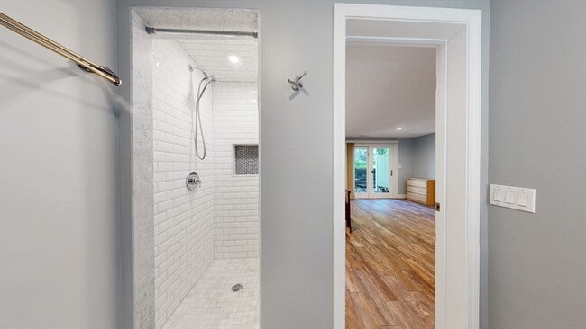 Building Photo - 2 Glenbrook Ln