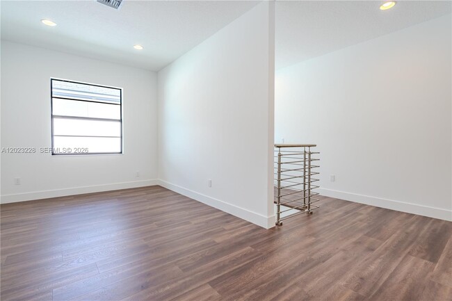 Building Photo - 1427 SW 23rd St