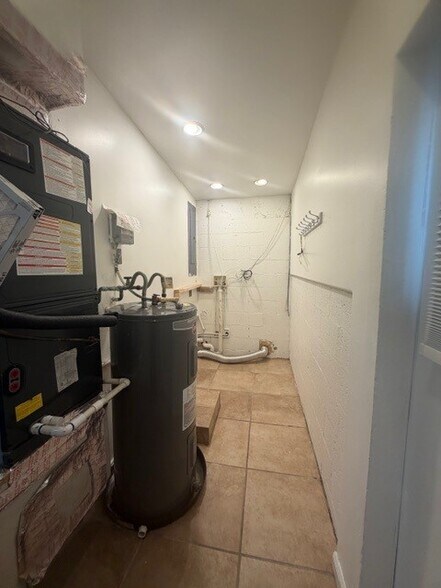 Building Photo - 3652 Gull Rd