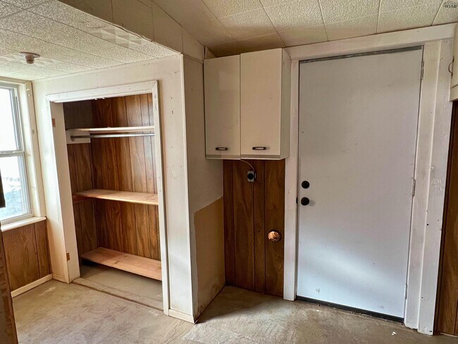 Building Photo - 615 S Clay St