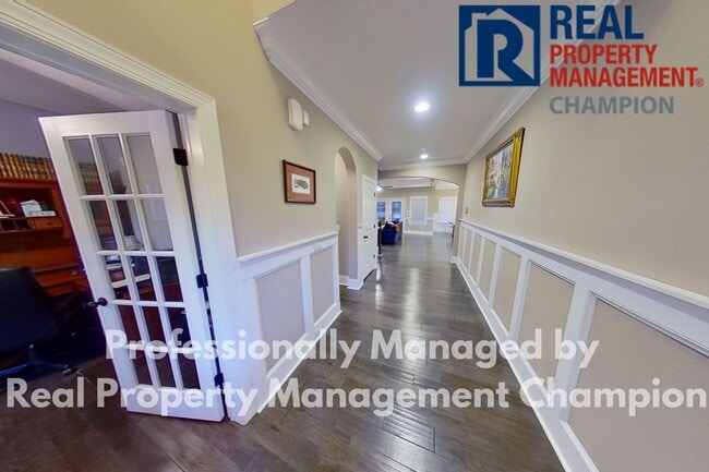 Building Photo - Custom Executive Home with Community Water...