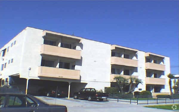 Building Photo - 6103 Pickford St