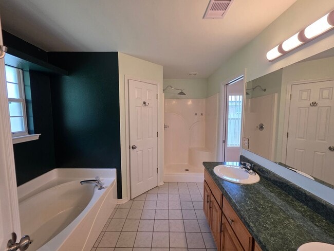 Building Photo - 3 Bedroom Home Near NAS Pensacola