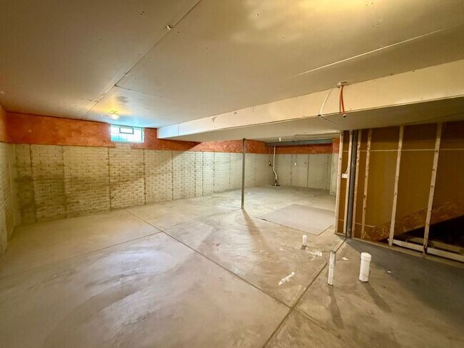 Building Photo - Spacious 4BR 2B w/ Large Backyard • Full Appliance Kitchen • 2-Car Garage in Pataskala