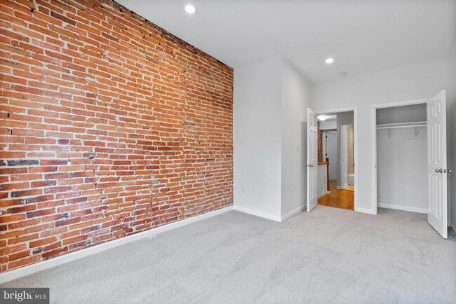 Building Photo - 1817 Light St