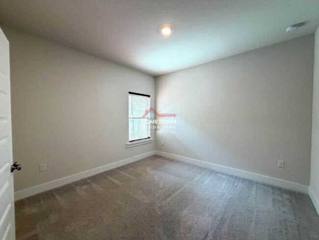 Building Photo - 220 Camellia Dr