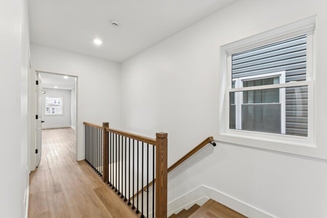 Building Photo - 84 Hollywood Ave