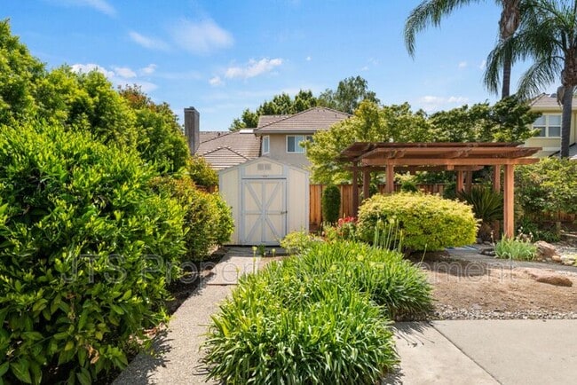 Building Photo - 7723 River Landing Dr
