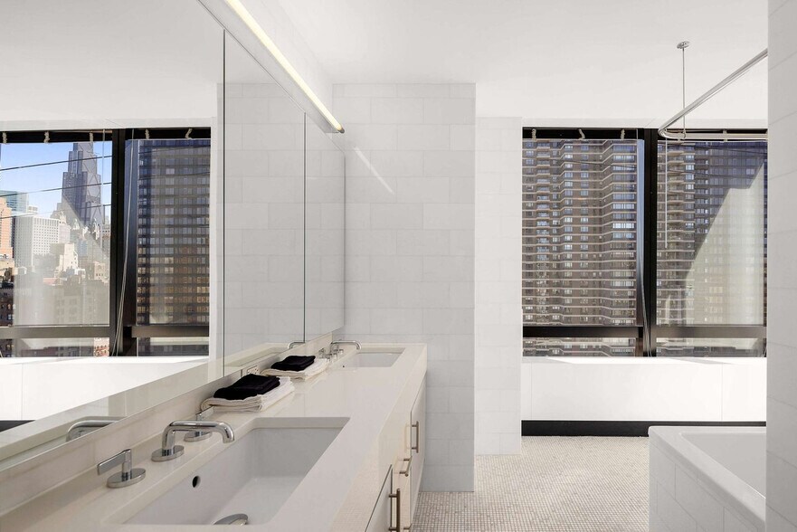 Building Photo - 1113 York Ave