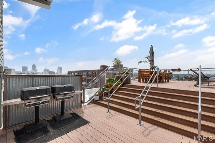 Building Photo - 2323 Locust St