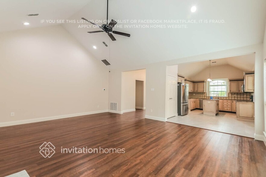 Building Photo - 2710 Honeysuckle Dr