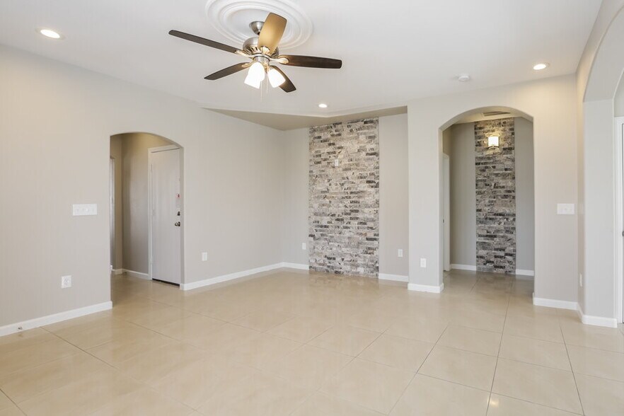Building Photo - 8139 W Ficus Dr