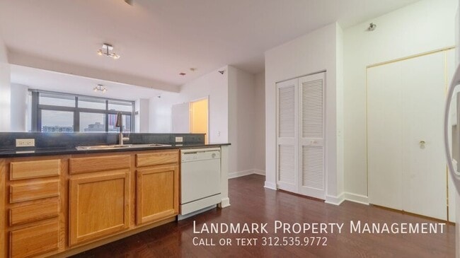 Building Photo - 1600 S Prairie Ave