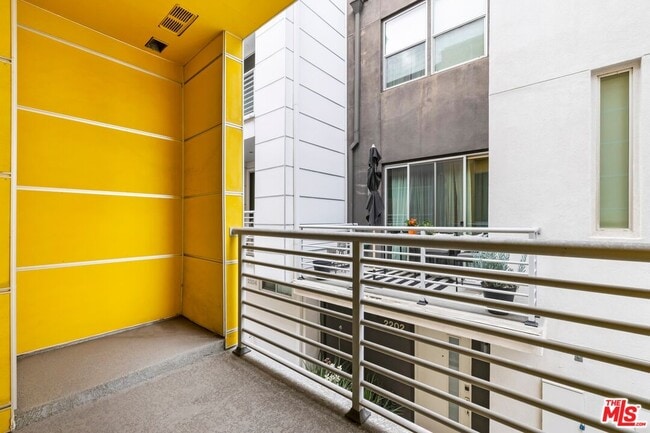 Building Photo - 2205 Selig Dr