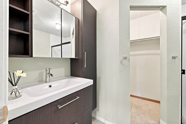 Building Photo - $2,145.95 - 3-bed, 2-bath located in Colorado Springs with a Washer and Dryer.