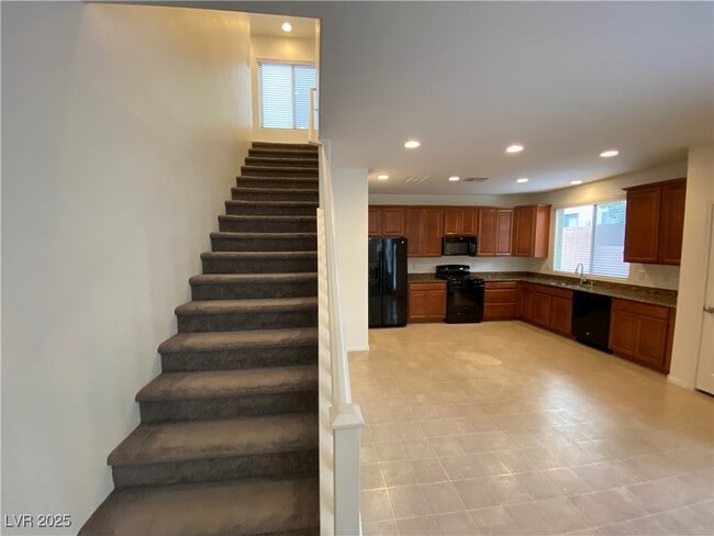 Building Photo - 10436 Yew Blossom Ave