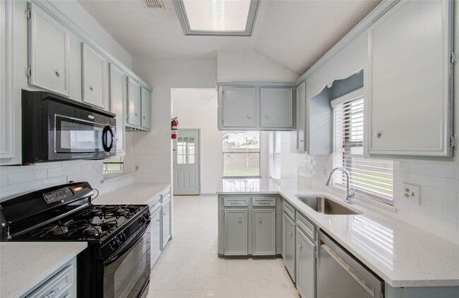 Building Photo - 2538 Knights Cir