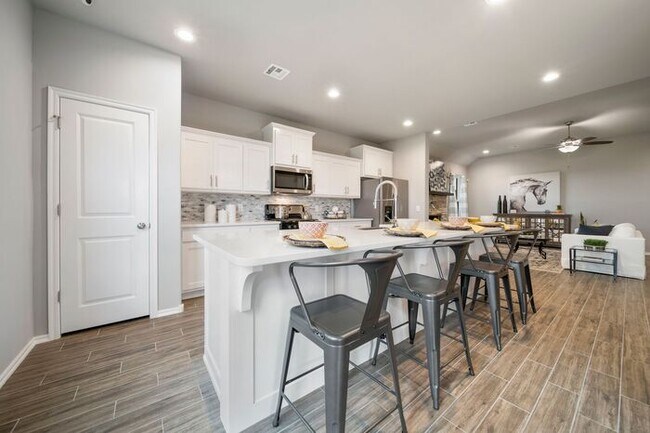 Building Photo - Stunning 3BR + Study in Prime Owasso/Colli...