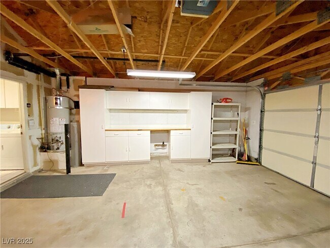 Building Photo - 1037 Cedar Pines St