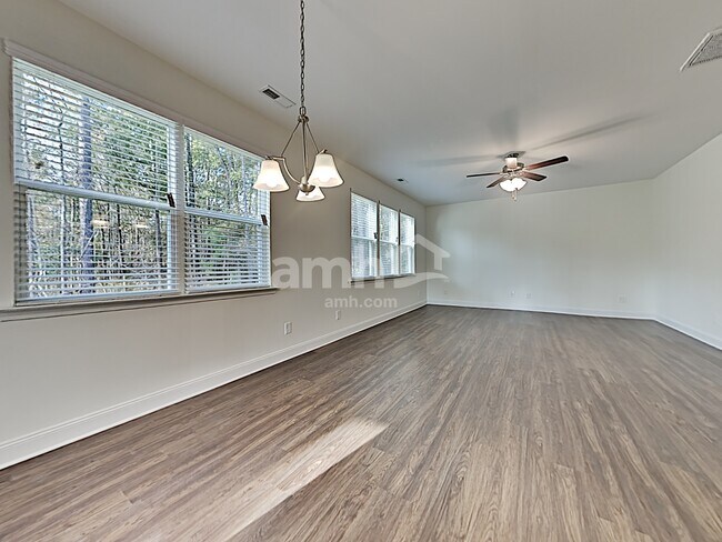 Building Photo - 3076 Day Flower Dr