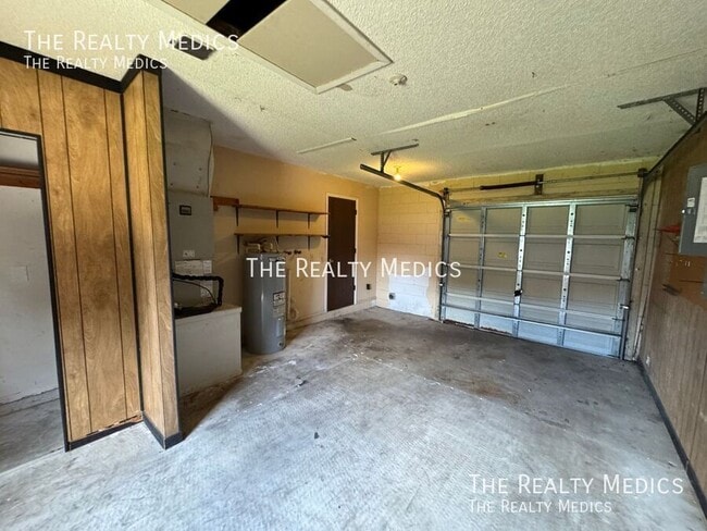 Building Photo - 2144 E Parkton Dr