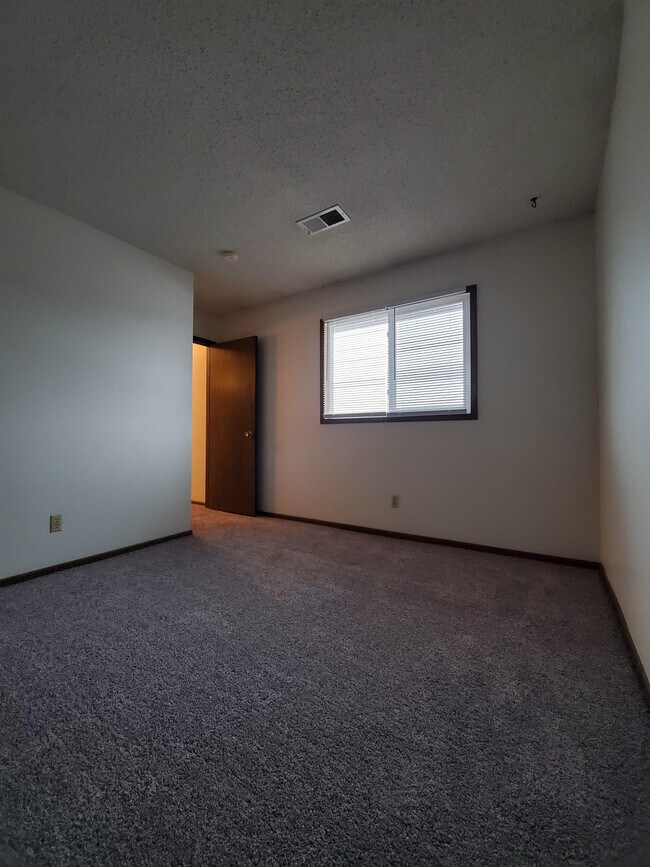 Building Photo - 941 Emmons St