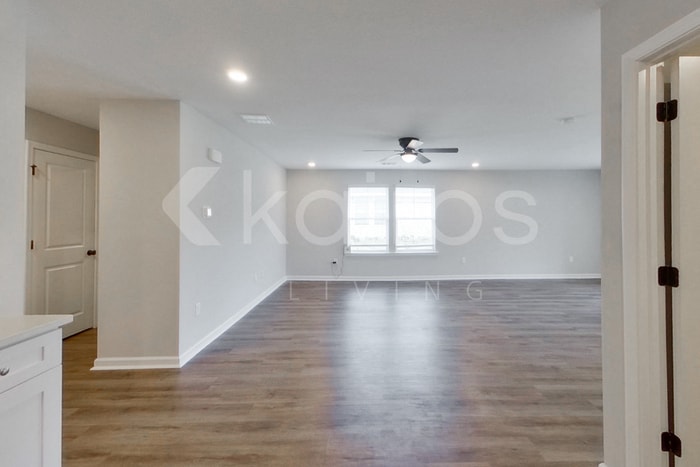 Building Photo - 122 Cottage Grove Rd