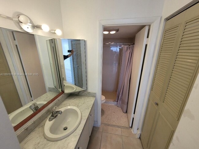 Building Photo - 1200 NE Miami Gardens Dr