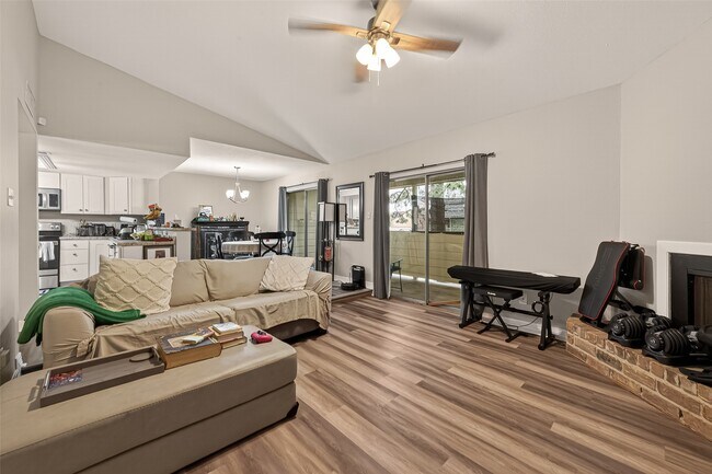 Building Photo - 14555 Wunderlich Dr