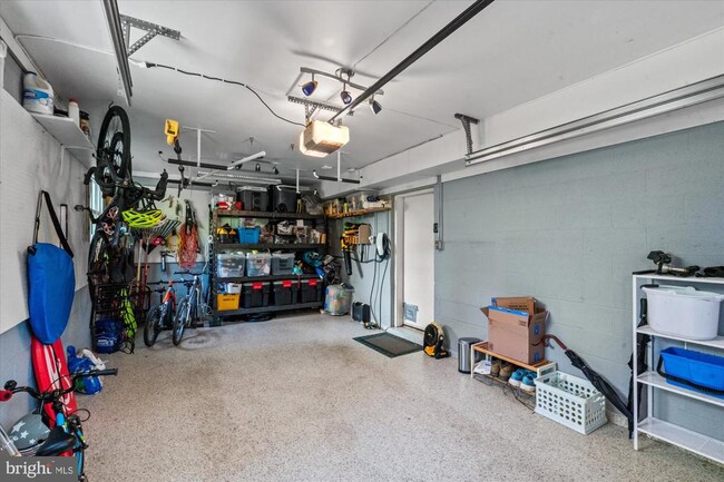 Building Photo - 6123 Beech Tree Dr