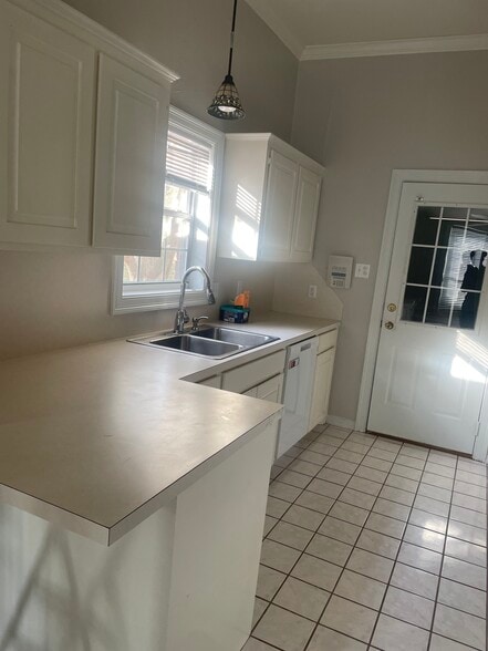 Building Photo - 2432 Melody Ln