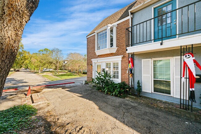 Building Photo - 5204 Arboles Dr