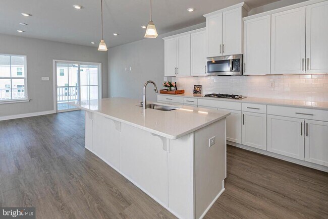 Building Photo - 2410 Lenox Dr