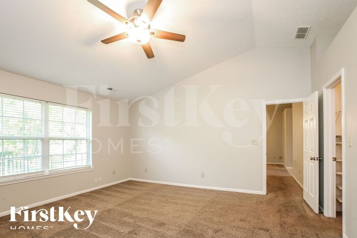 Building Photo - 557 E Pine Ridge Dr