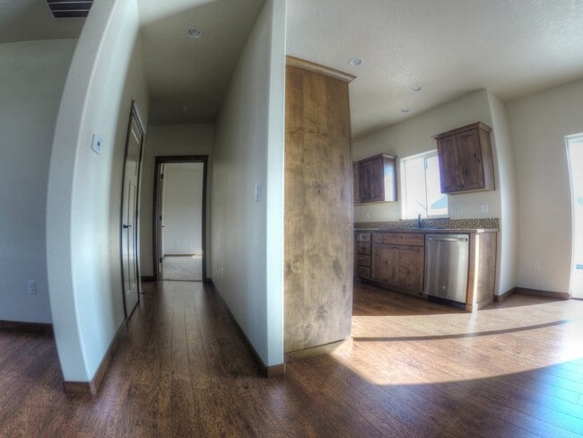Building Photo - 2 Story in The Landings!