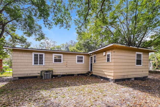 Building Photo - 3041 Detroit Cir N