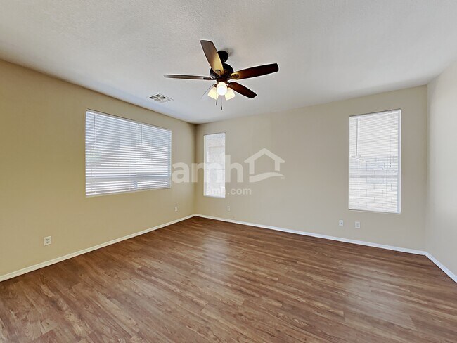 Building Photo - 1026 E Chambers St